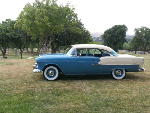 1955 Glacier blue / Shoreline beige Chevrolet Bel Air/150/210 Coupe