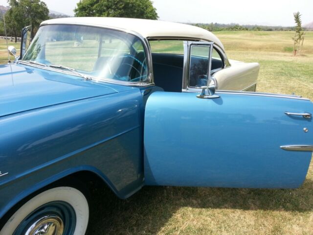 1955 Glacier blue / Shoreline beige Chevrolet Bel Air/150/210 Coupe