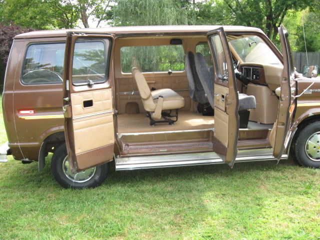 1984 Brown Ford E-Series Van Window Van
