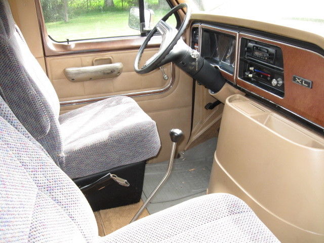 1984 Brown Ford E-Series Van Window Van