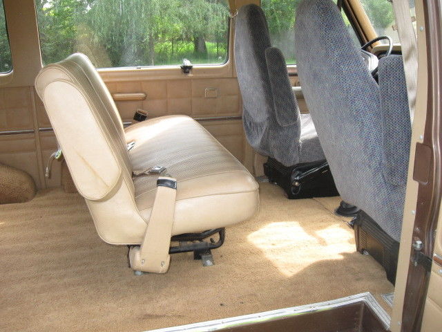 1984 Brown Ford E-Series Van Window Van