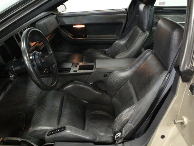 1986 Silver Chevrolet Corvette Coupe