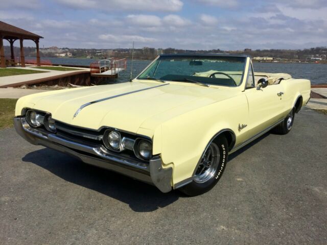1967 Saffron Yellow Oldsmobile 442 Convertible