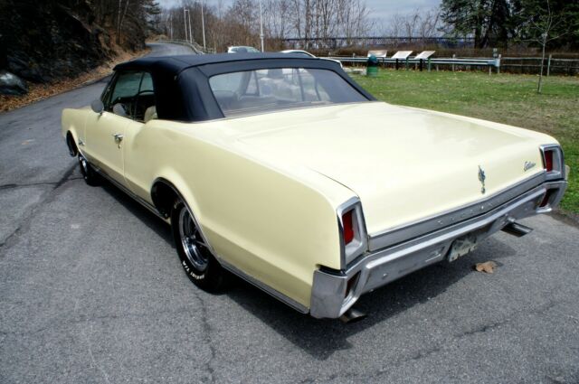 1967 Saffron Yellow Oldsmobile 442 Convertible