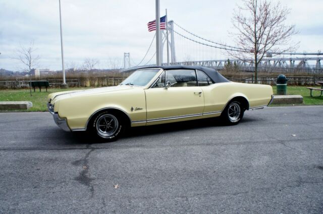 1967 Saffron Yellow Oldsmobile 442 Convertible