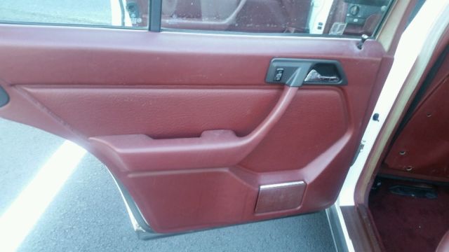 1989 White Mercedes-Benz E-Class