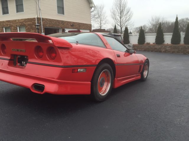 1987 Red Chevrolet Corvette Coupe