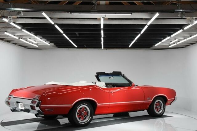 1971 Red Oldsmobile 442 Convertible