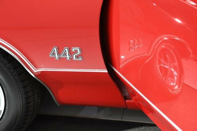 1970 Red Oldsmobile 442 Hardtop