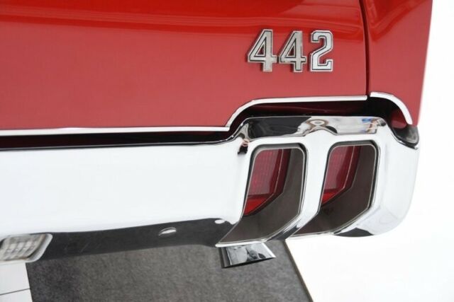 1970 Red Oldsmobile 442 Hardtop