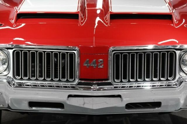 1970 Red Oldsmobile 442 Hardtop