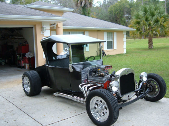1923 black Ford Model T Coupe