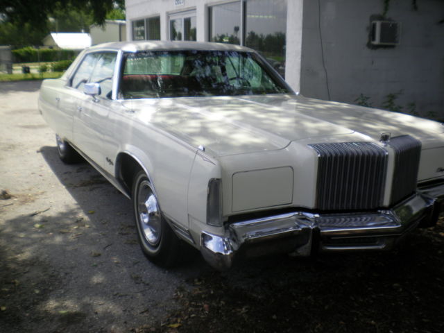 1976 White Chrysler New Yorker 4 DR HDTP