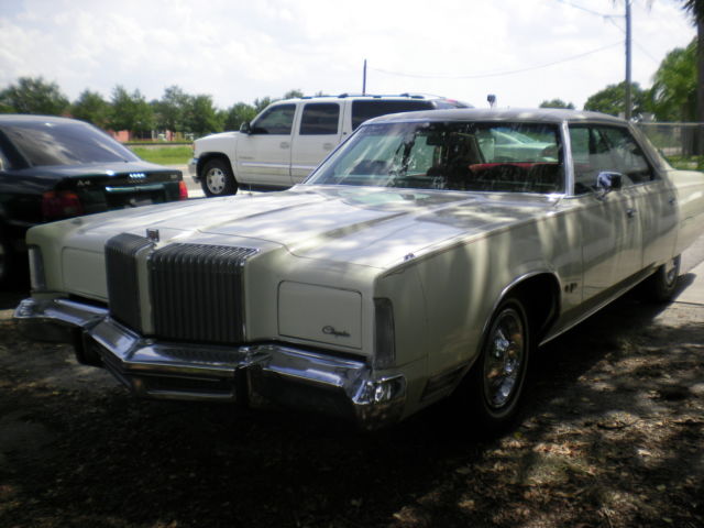 1976 White Chrysler New Yorker 4 DR HDTP