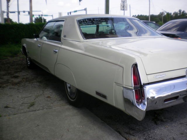 1976 White Chrysler New Yorker 4 DR HDTP