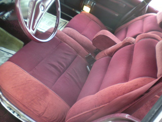 1976 White Chrysler New Yorker 4 DR HDTP