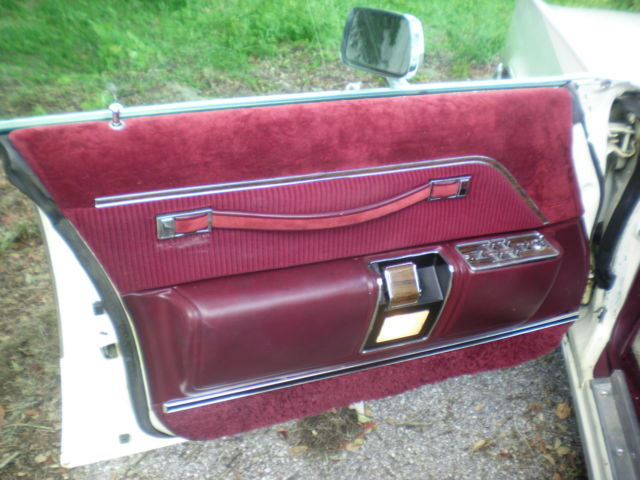 1976 White Chrysler New Yorker 4 DR HDTP