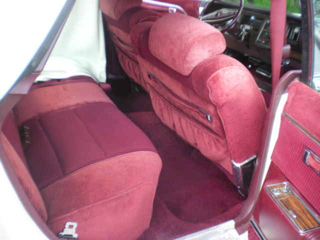 1976 White Chrysler New Yorker 4 DR HDTP