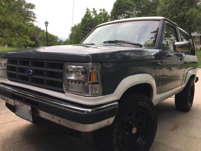 1989 Gray Ford Bronco II SUV