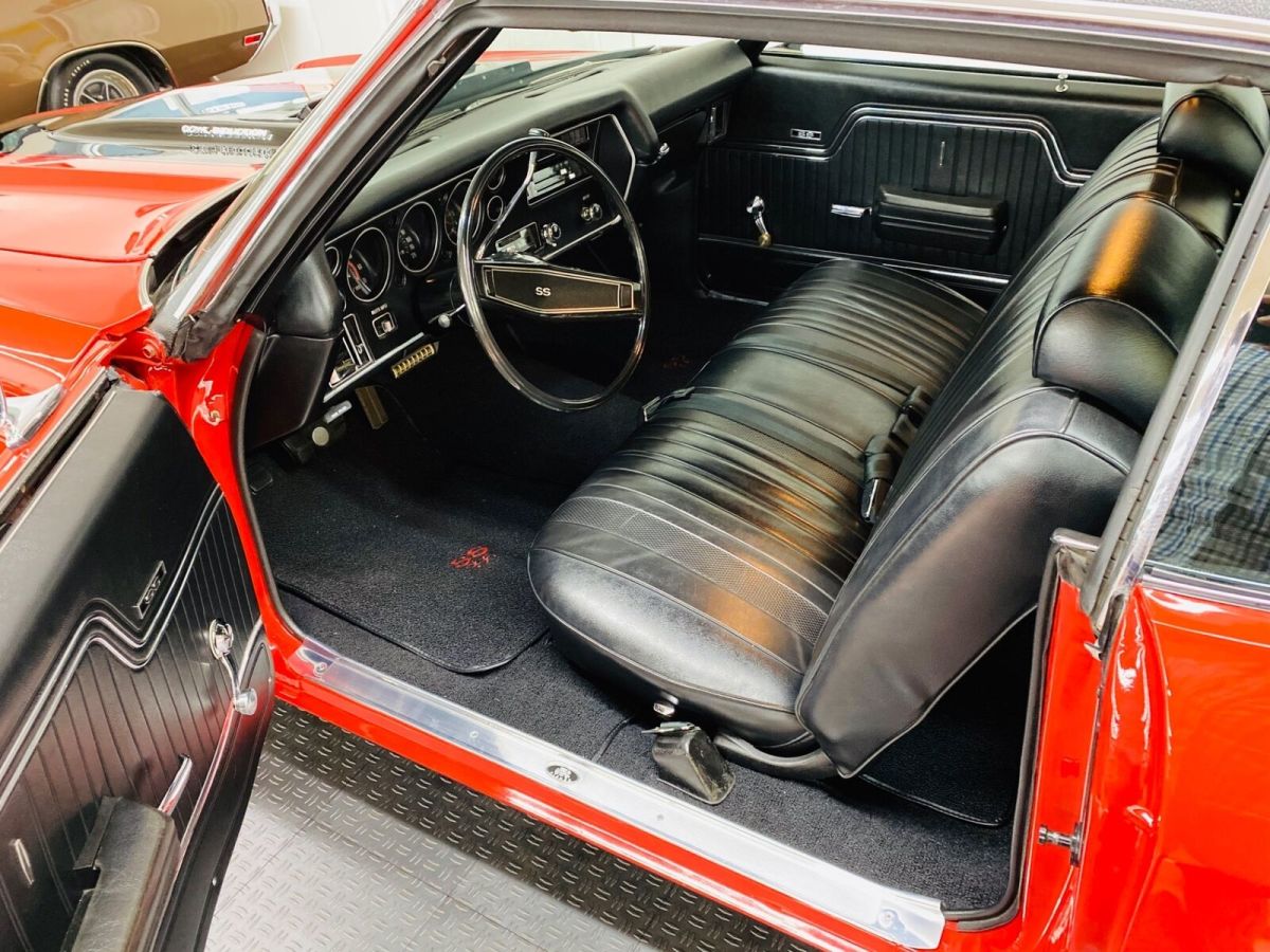 1970 Red Chevrolet Chevelle 2 Door