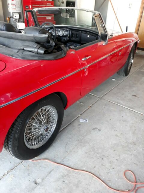 1972 Red MG MGB Convertible