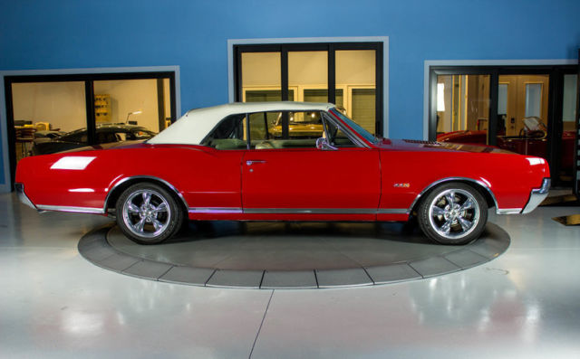 1967 Red Oldsmobile 442 --
