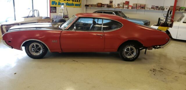 1969 Red Oldsmobile 442 --