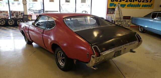 1969 Red Oldsmobile 442 --