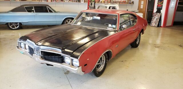 1969 Red Oldsmobile 442 --