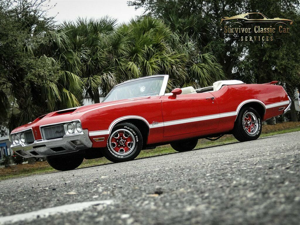 1970 Red Oldsmobile Cutlass CV : Convertible