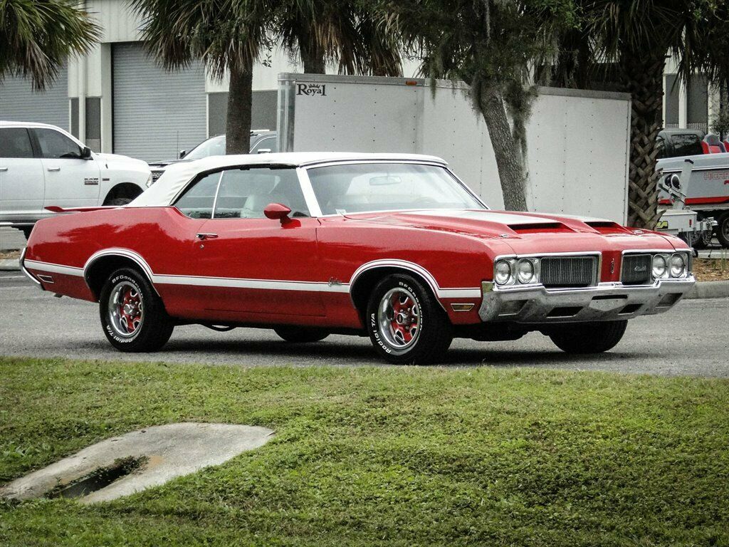 1970 Red Oldsmobile Cutlass CV : Convertible