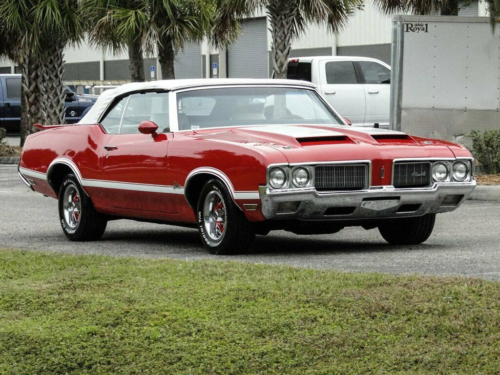 1970 Red Oldsmobile Cutlass CV : Convertible