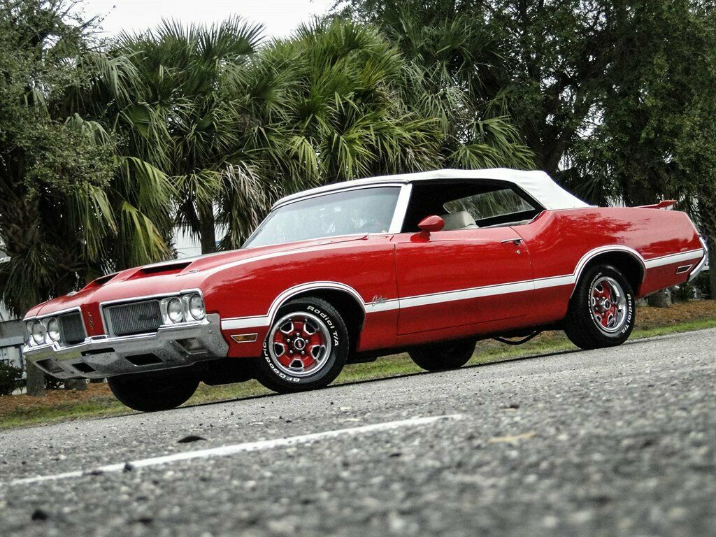 1970 Red Oldsmobile Cutlass CV : Convertible