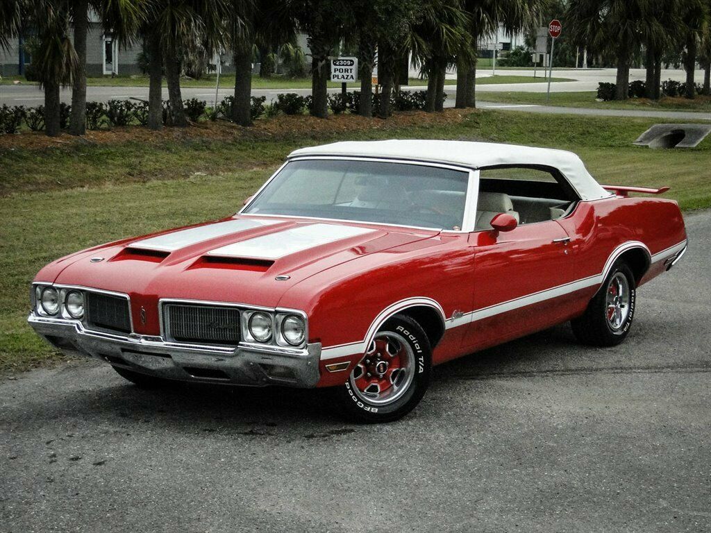 1970 Red Oldsmobile Cutlass CV : Convertible