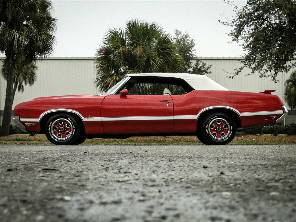 1970 Red Oldsmobile Cutlass CV : Convertible