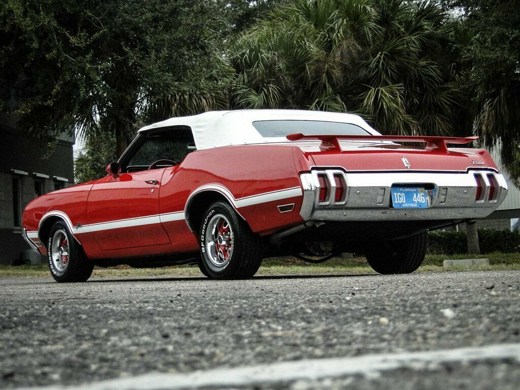 1970 Red Oldsmobile Cutlass CV : Convertible