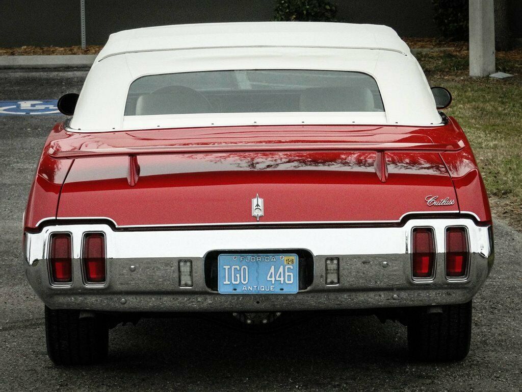 1970 Red Oldsmobile Cutlass CV : Convertible