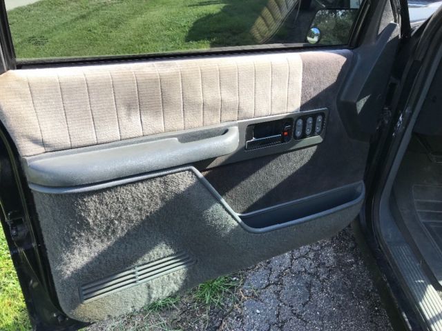 1990 Black Chevrolet C/K Pickup 1500 SUV