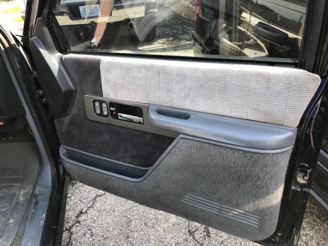 1990 Black Chevrolet C/K Pickup 1500 SUV