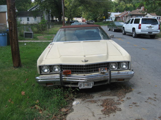 1973 Cream Chevrolet Capriceold 2 door hardtop