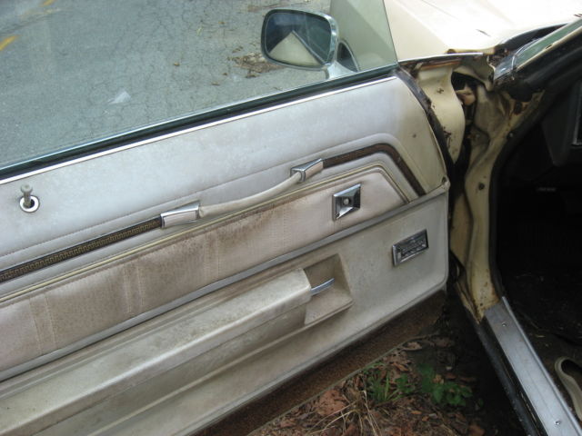 1973 Cream Chevrolet Capriceold 2 door hardtop