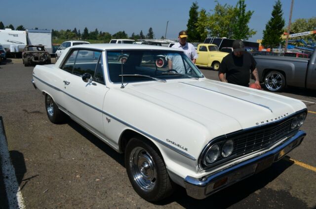 1964 White Chevrolet Chevelle Coupe