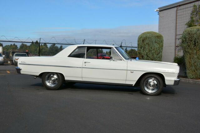 1964 White Chevrolet Chevelle Coupe