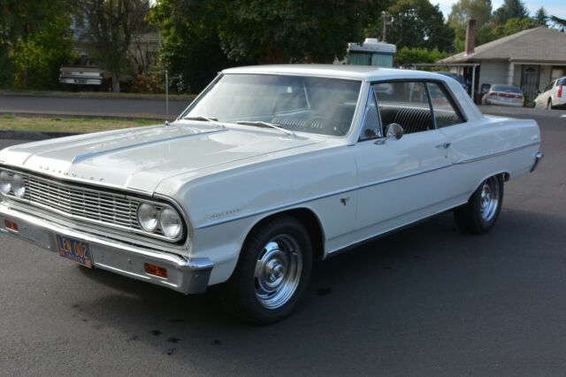 1964 White Chevrolet Chevelle Coupe