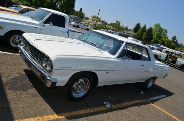 1964 White Chevrolet Chevelle Coupe