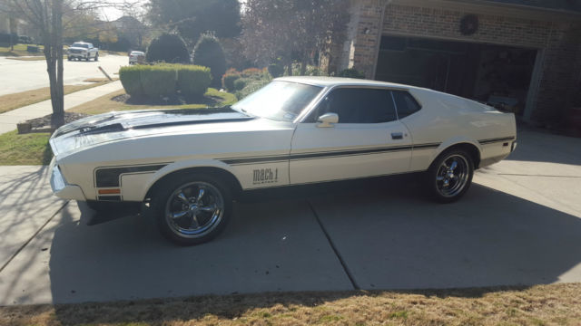 1972 White Ford Mustang Fastback