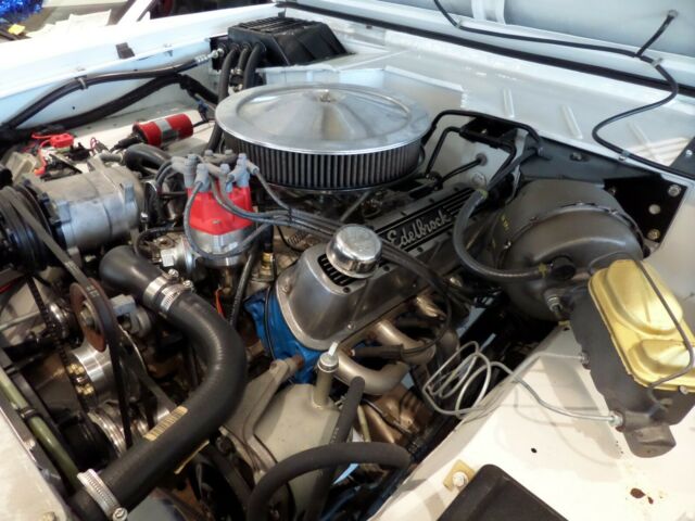 1973 White Ford Bronco SUV