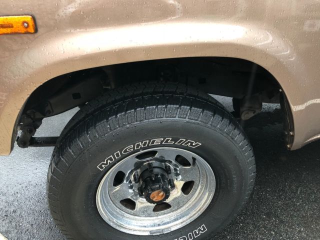 1987 Gold Toyota Land Cruiser SUV