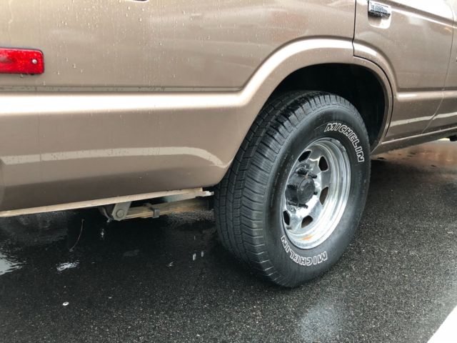 1987 Gold Toyota Land Cruiser SUV