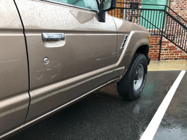 1987 Gold Toyota Land Cruiser SUV